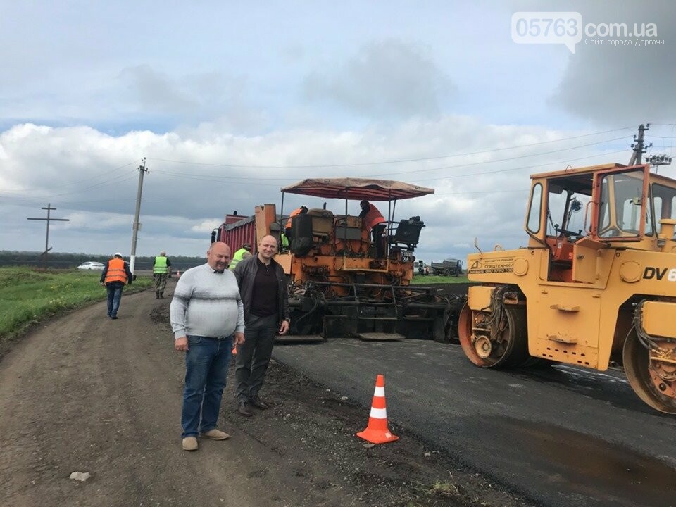 В Дергачевском районе продолжаются ремонтные работы дороги, фото-1 В Дергачевском районе продолжаются ремонтные работы дороги, фото-1