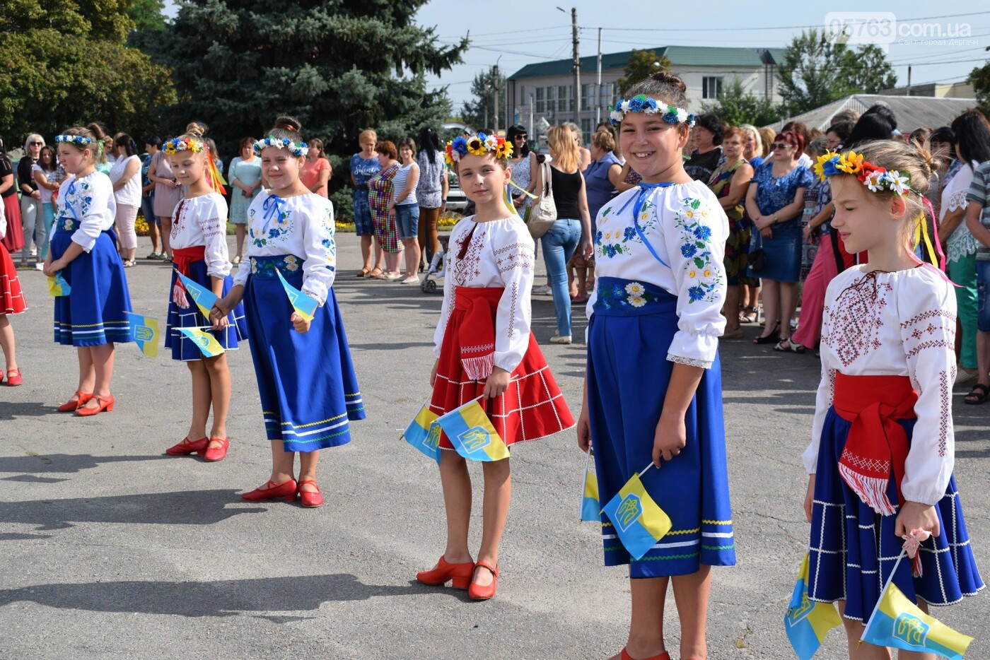 В Дергачах подняли флаг Украины (фото), фото-12 В Дергачах подняли флаг Украины (фото), фото-12