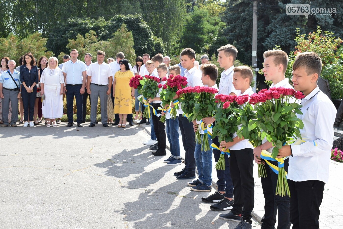 В Дергачах подняли флаг Украины (фото), фото-8 В Дергачах подняли флаг Украины (фото), фото-8