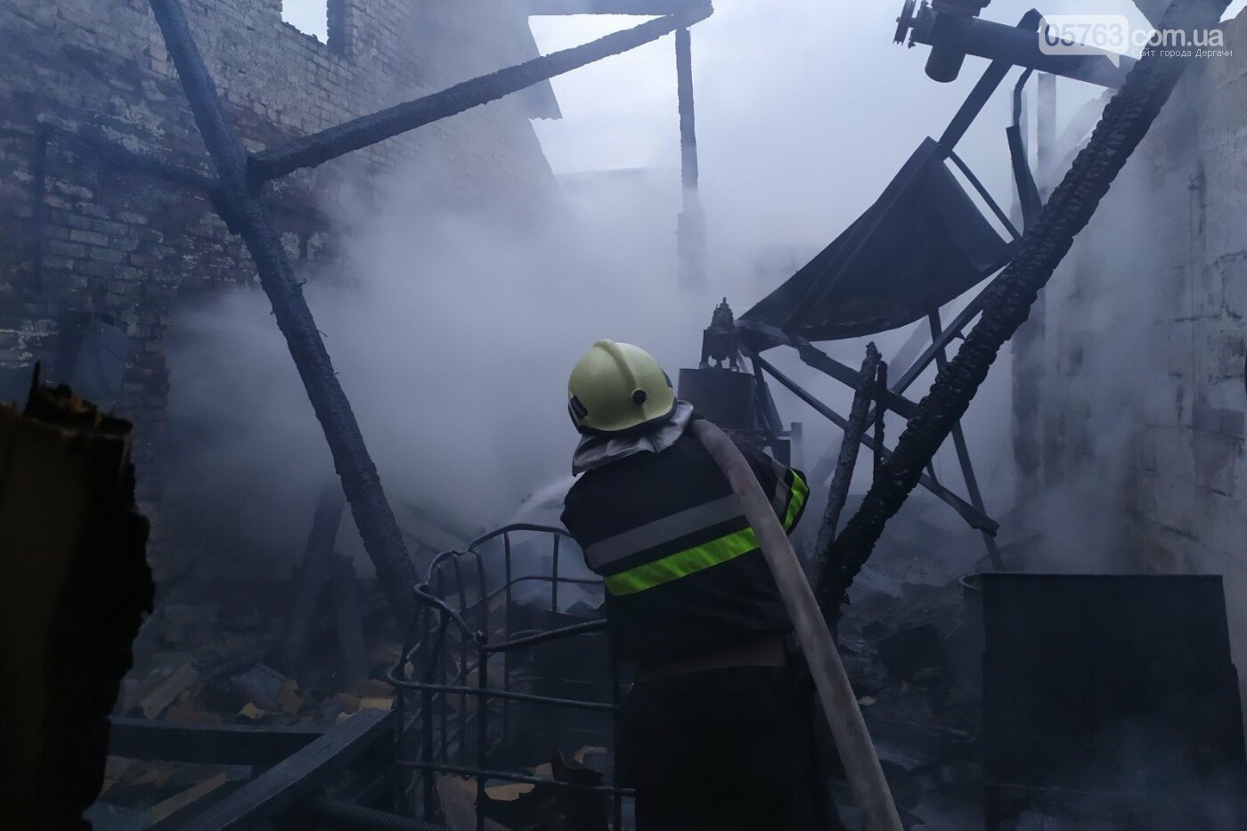 Крупный пожар в Дергачевском районе (ВИДЕО), фото-1 Крупный пожар в Дергачевском районе (ВИДЕО), фото-1