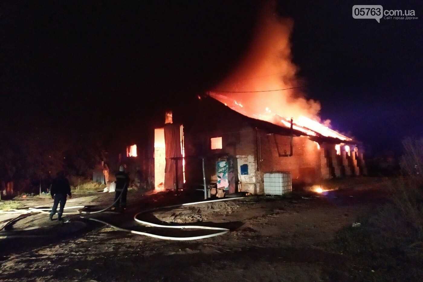 Крупный пожар в Дергачевском районе (ВИДЕО), фото-2 Крупный пожар в Дергачевском районе (ВИДЕО), фото-2