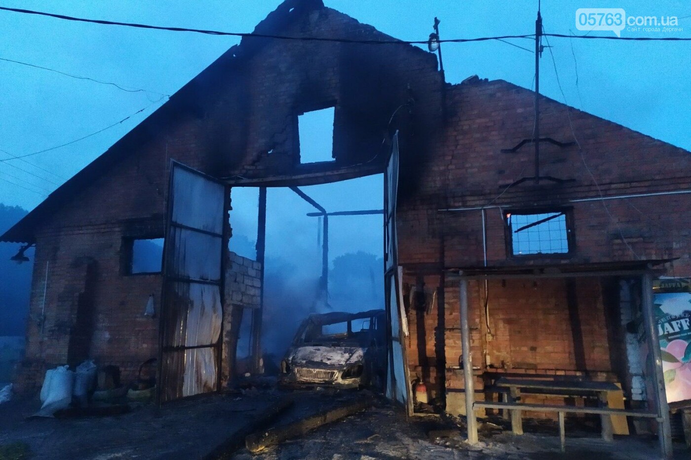 Крупный пожар в Дергачевском районе (ВИДЕО), фото-3 Крупный пожар в Дергачевском районе (ВИДЕО), фото-3