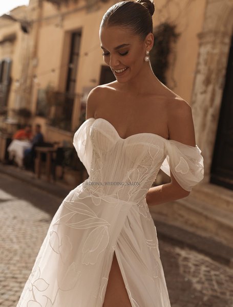 весільна сукня з рукавами